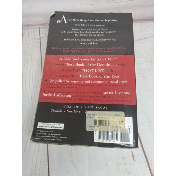 4 Twilight Saga Series Set: 1-4 Twilight, New Moon, Eclipse,Breaking Dawn Books - Picture 9 of 12